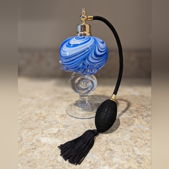 Royal Limited Crystal Bottle - Picture 2 of 6